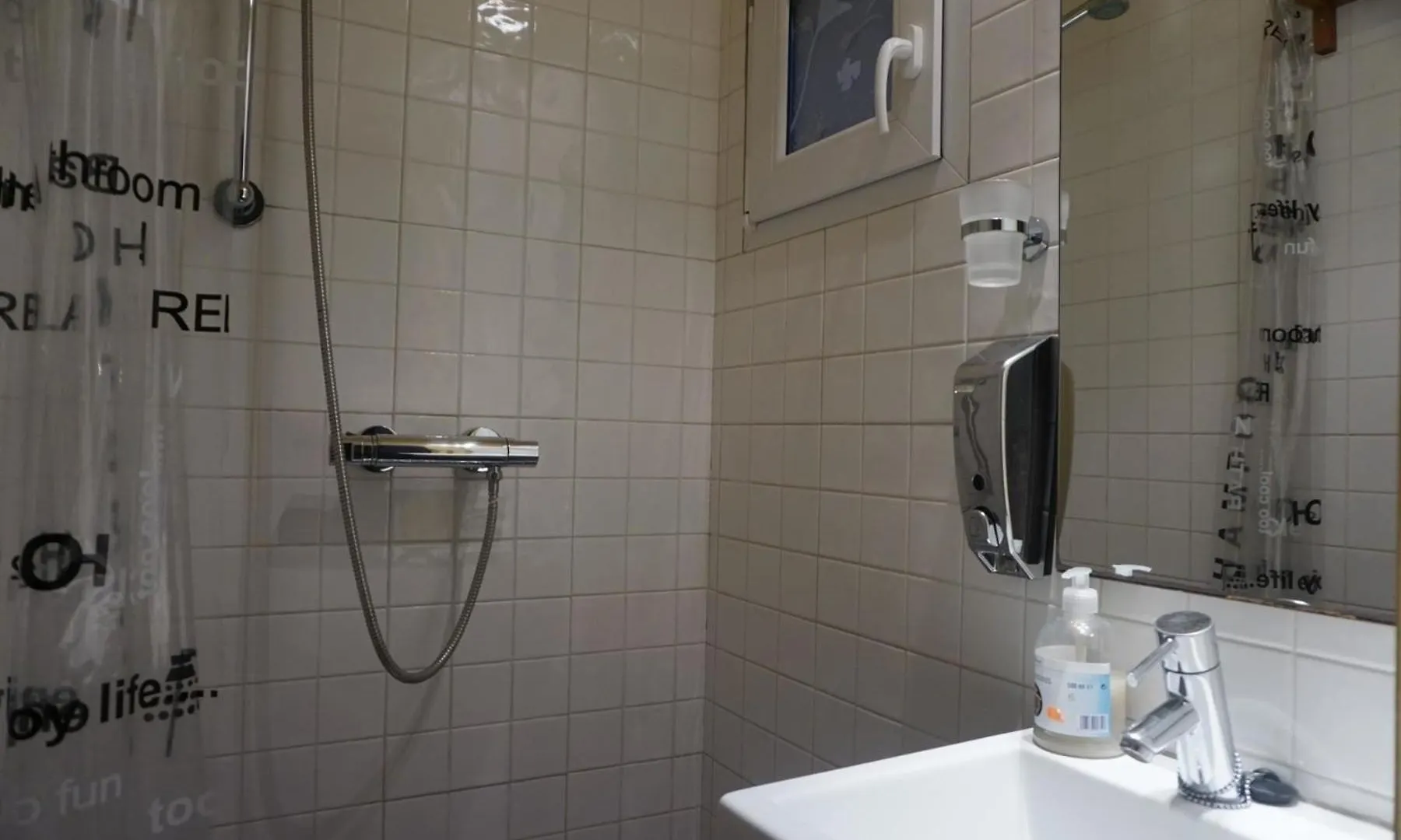 Ferienwohnung Fuer 3 Personen Ca 50 Qm In Barcelona-Sants-Montjuic, Costa Brava Costa Del Maresme