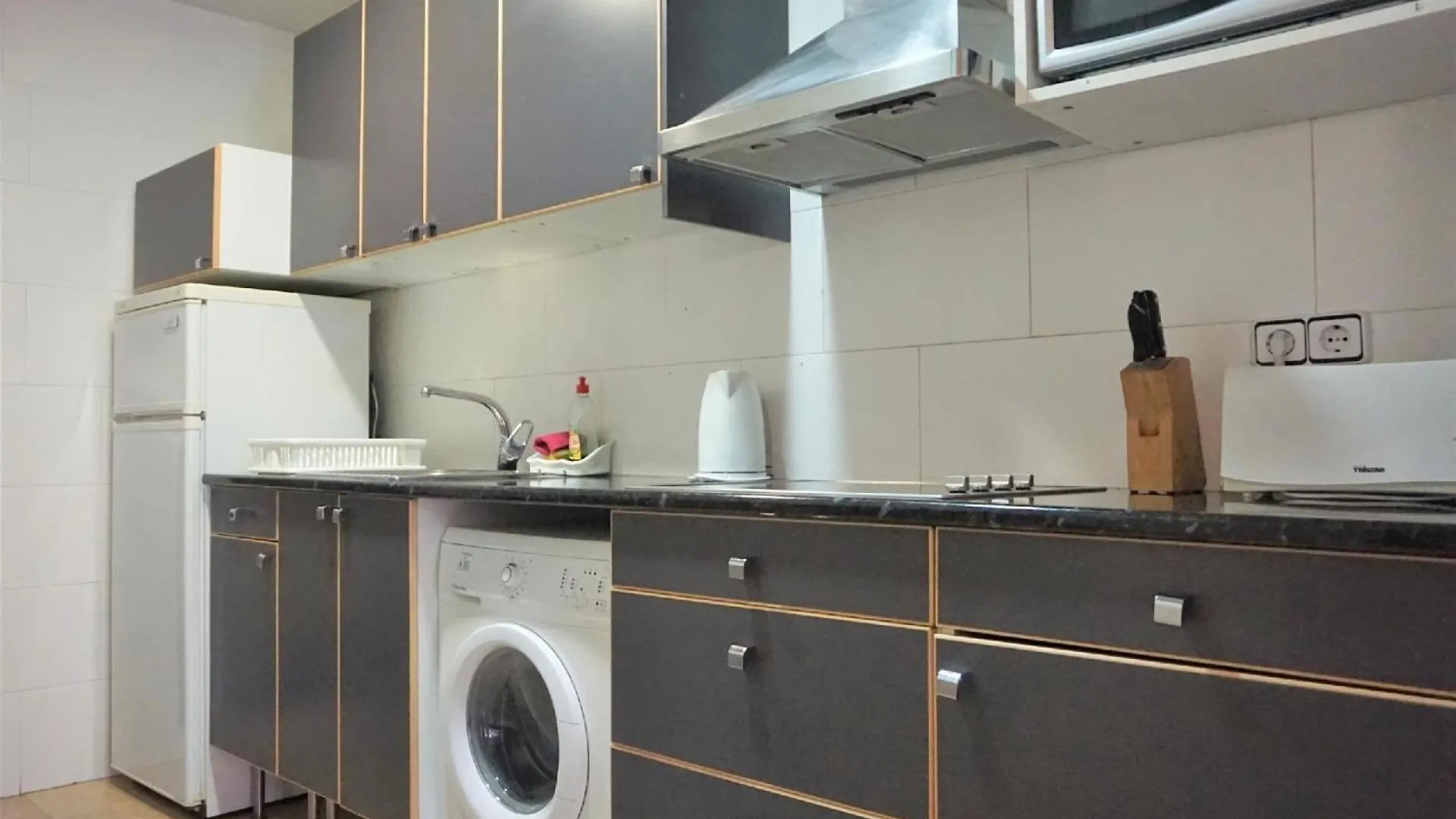 Ferienwohnung Fuer 3 Personen Ca 50 Qm In Barcelona-Sants-Montjuic, Costa Brava Costa Del Maresme Barcelona