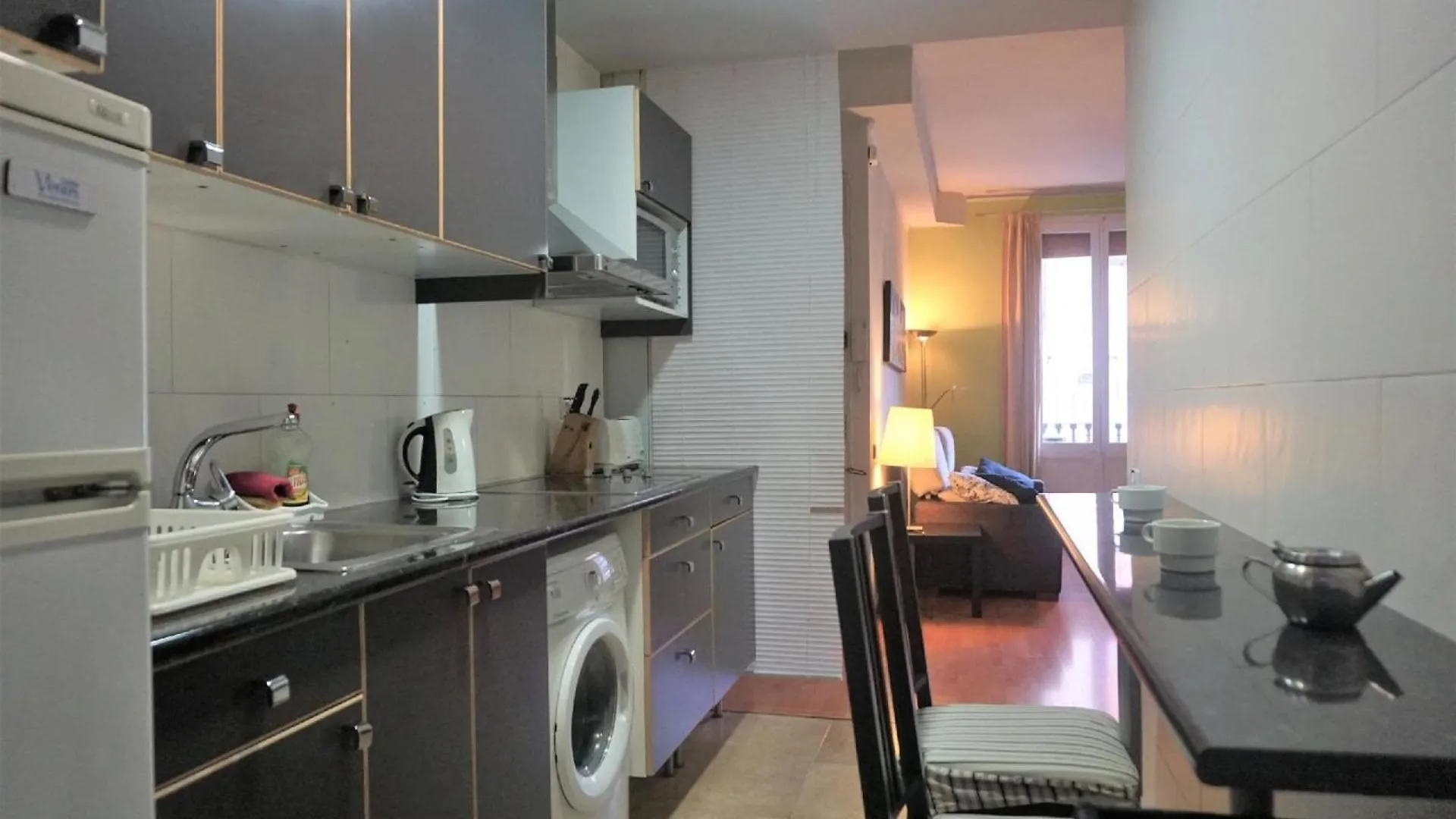 Ferienwohnung Fuer 3 Personen Ca 50 Qm In Barcelona-Sants-Montjuic, Costa Brava Costa Del Maresme 0*, Barcelona